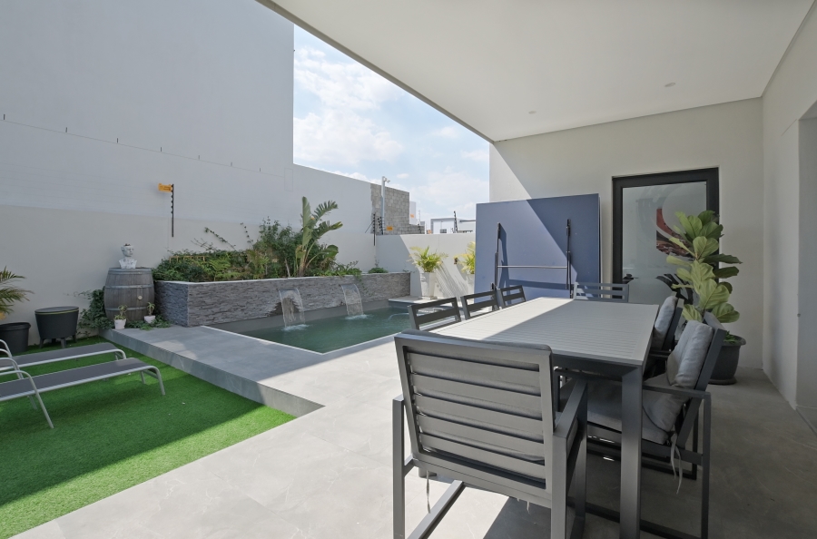 5 Bedroom Property for Sale in Sandown Western Cape